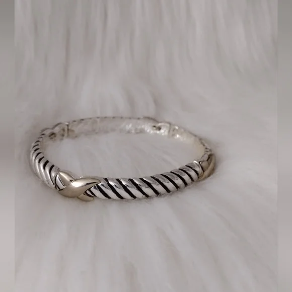 ✨Cute stretchy bracelet ✨ - Picture 2 of 3